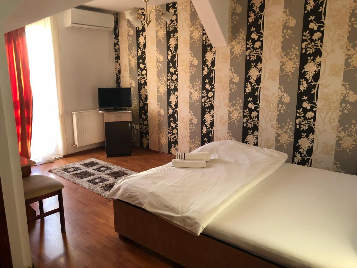 Pension Rozeclas Oradea Luaran gambar