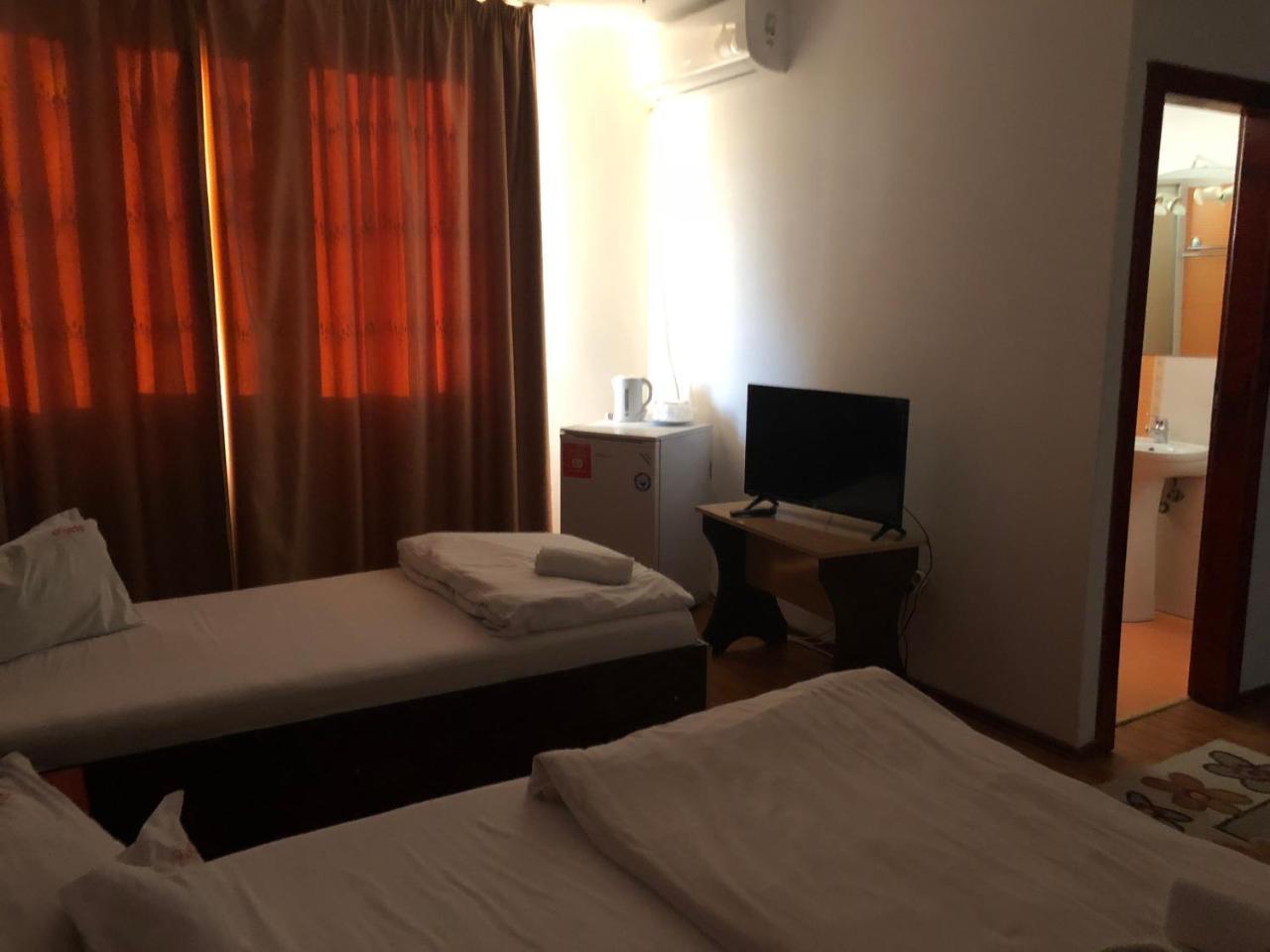 Pension Rozeclas Oradea Luaran gambar