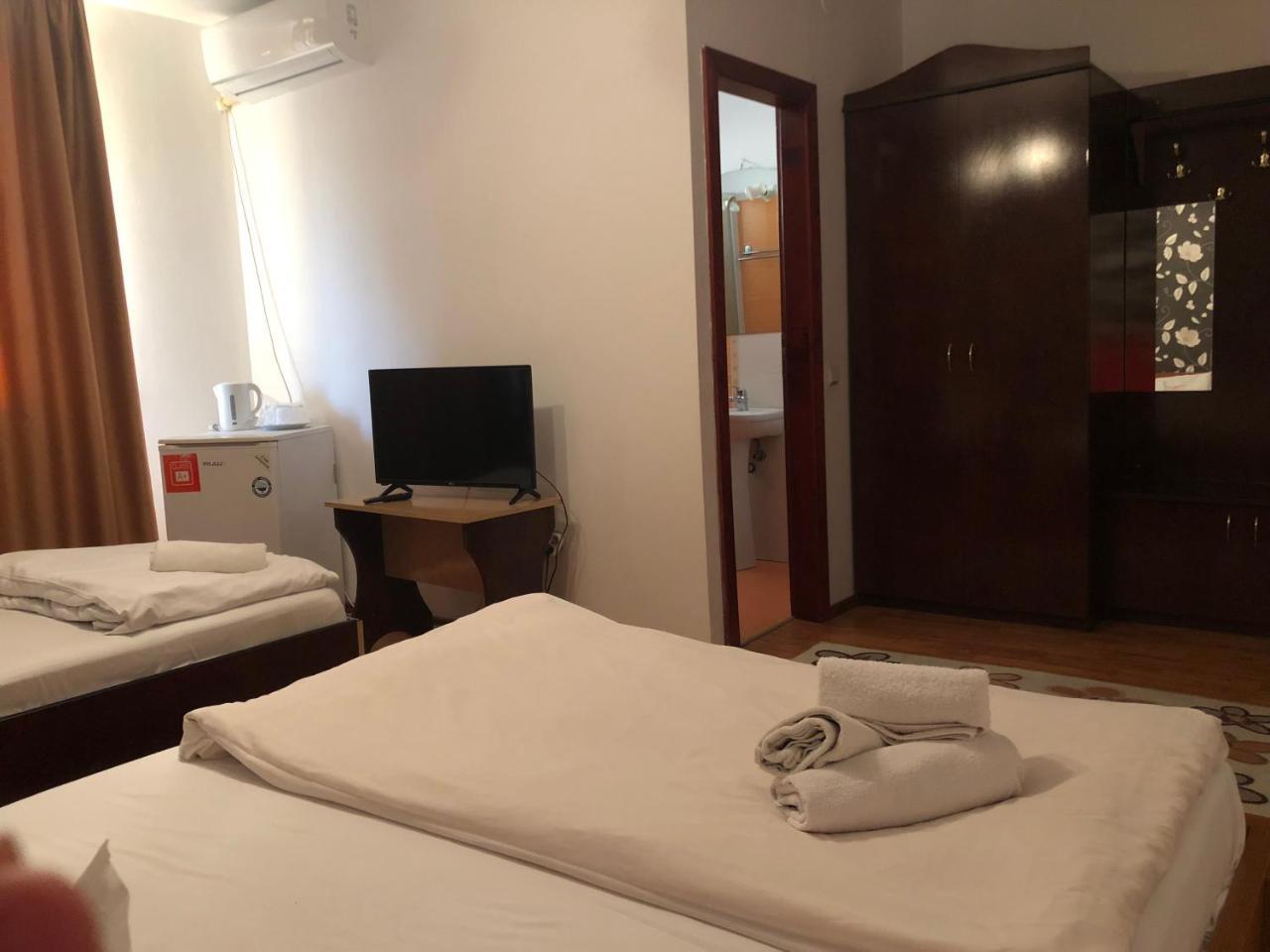 Pension Rozeclas Oradea Luaran gambar