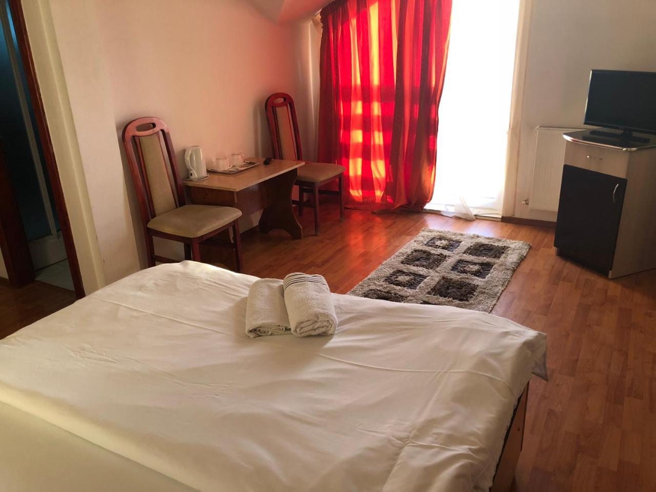 Pension Rozeclas Oradea Luaran gambar