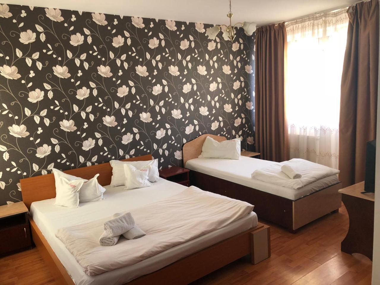Pension Rozeclas Oradea Luaran gambar